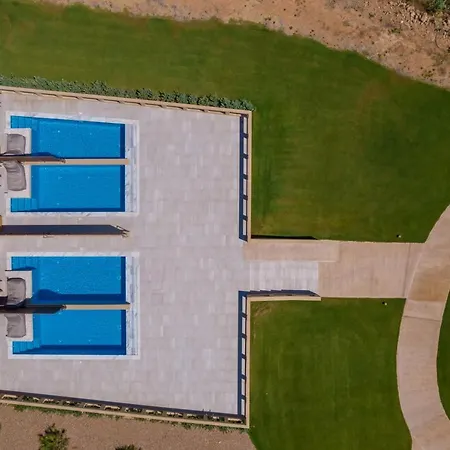 La Perla Di Barla Seafront Apartmán *