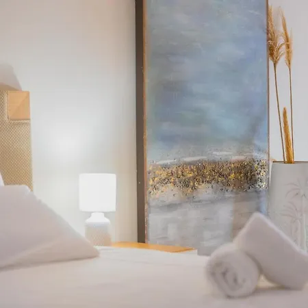 La Perla Di Barla Seafront Apartmán *